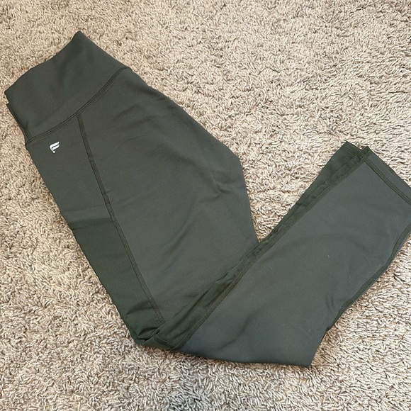 Fabletics on-the-go Powerhold high-waisted capri - Picture 5 of 8